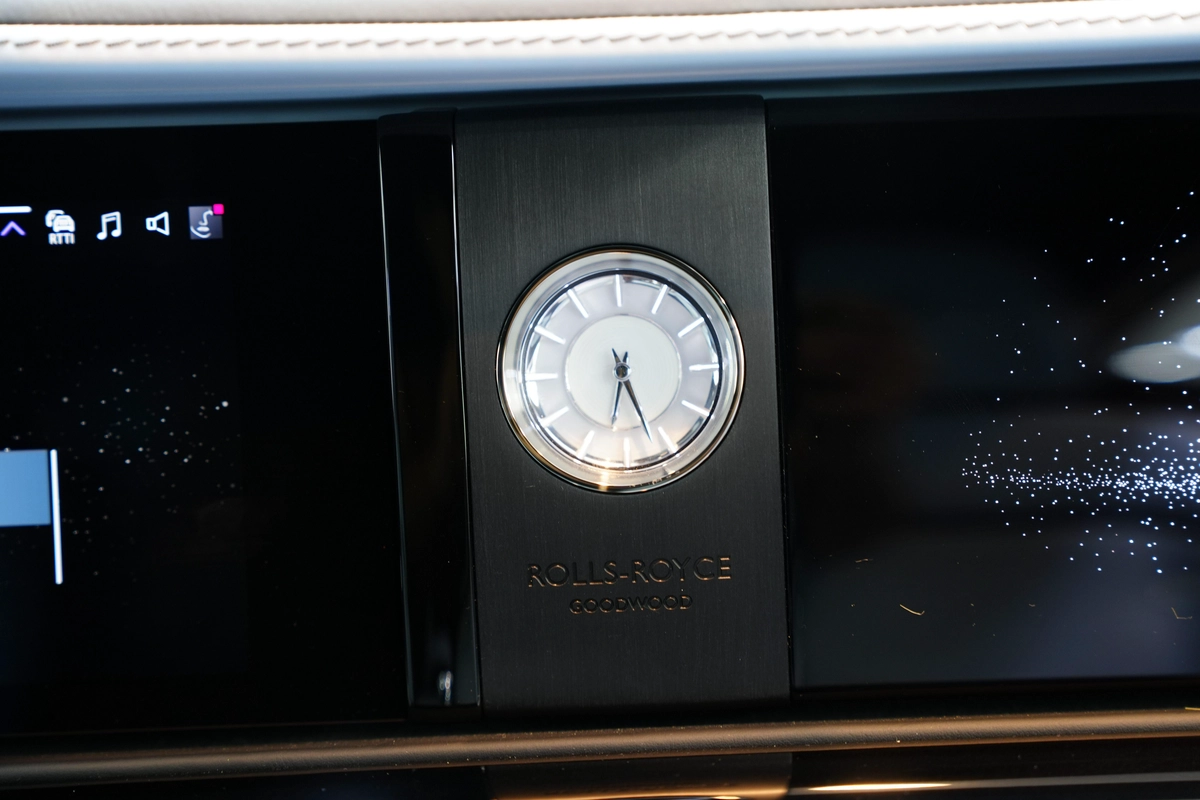 Rolls-Royce Spectre 2024-10-10