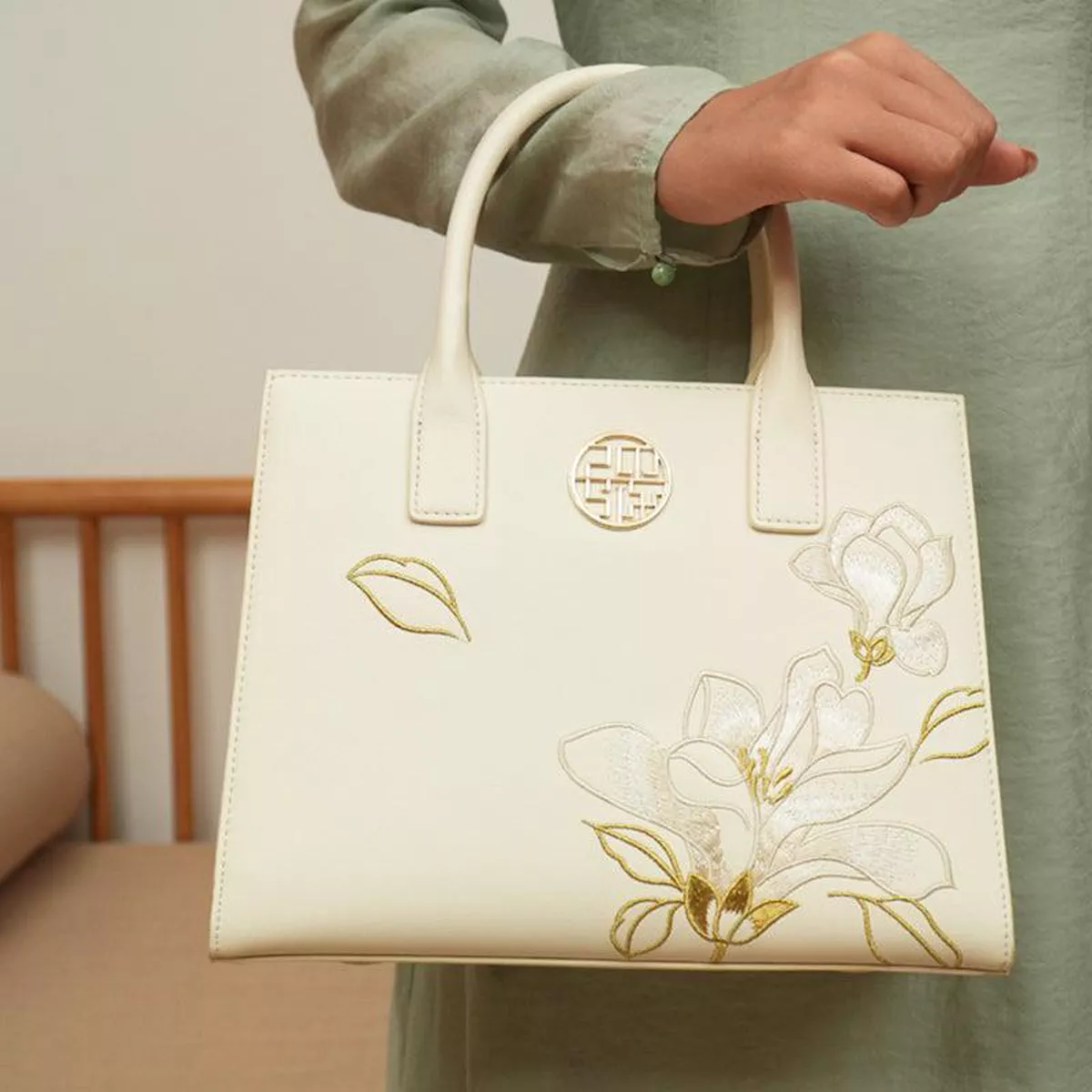 Silk Road - Embroidery Leather White Commuting Handbag (Orchid)-4-4
