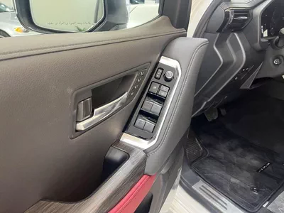 Toyota Land Cruiser VXR-11