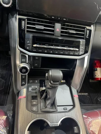 Toyota Land Cruiser VXR-19