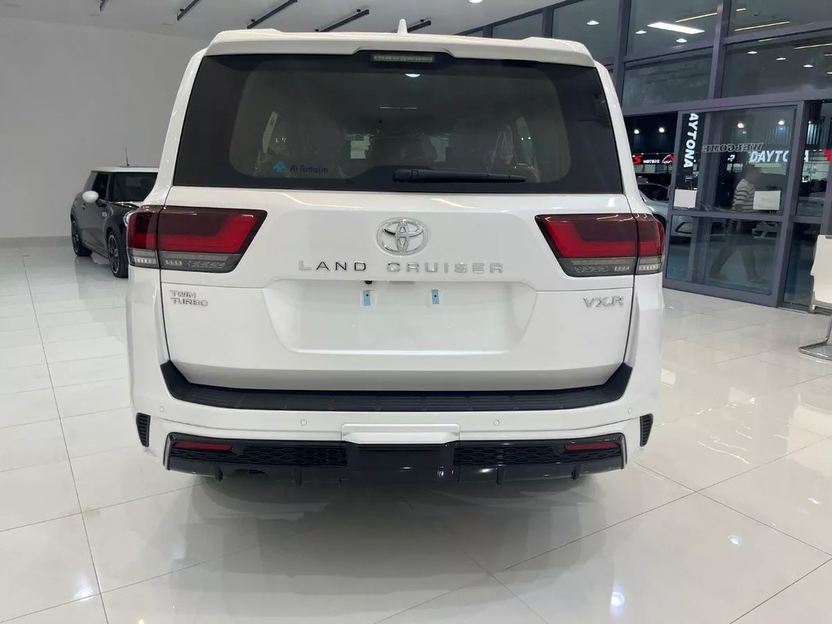 Toyota Land Cruiser VXR-1-0