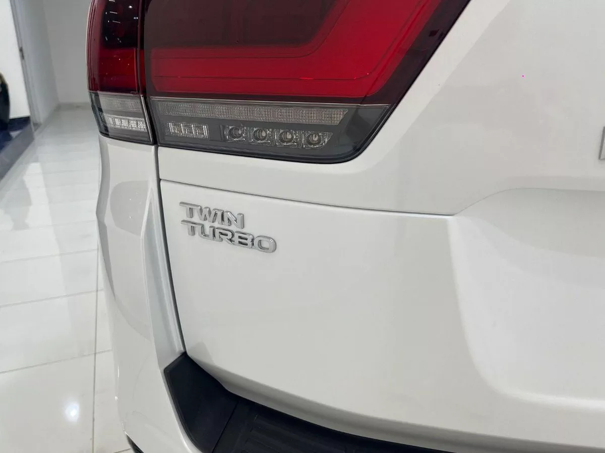 Toyota Land Cruiser VXR-5-0