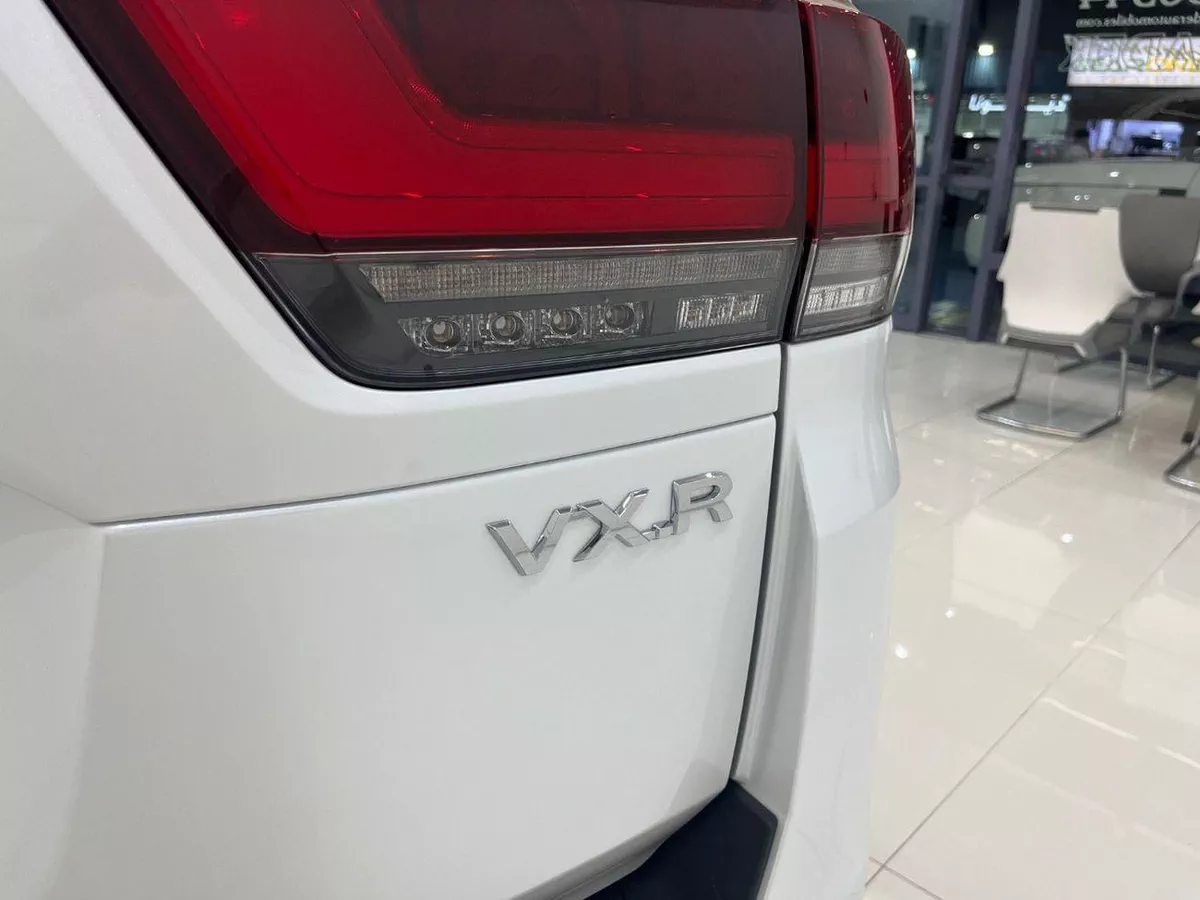 Toyota Land Cruiser VXR-6-0
