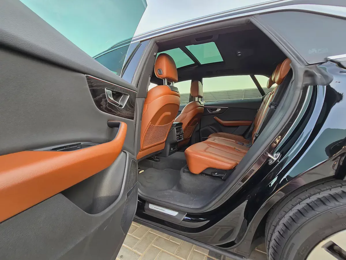 Audi Q8 2023 55 TFSI quattro S line Black Edition - GCC Specs - Pristine Condition-8-8