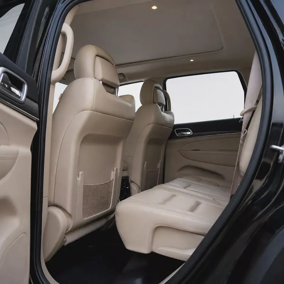 AED 1,340 P.M • 0% Downpayment •  Jeep Grand Cherokee Limited • 1 Year Warranty-11-11