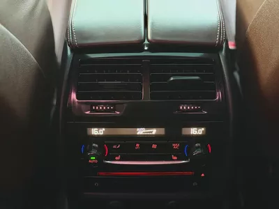 2018 BMW 5-Series 550i Executive GCC Specs-14