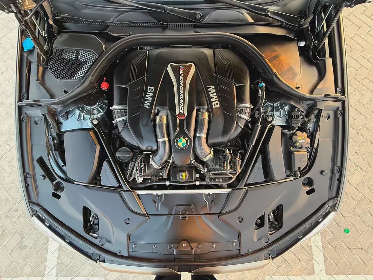 2018 BMW 5-Series 550i Executive GCC Specs-16-16