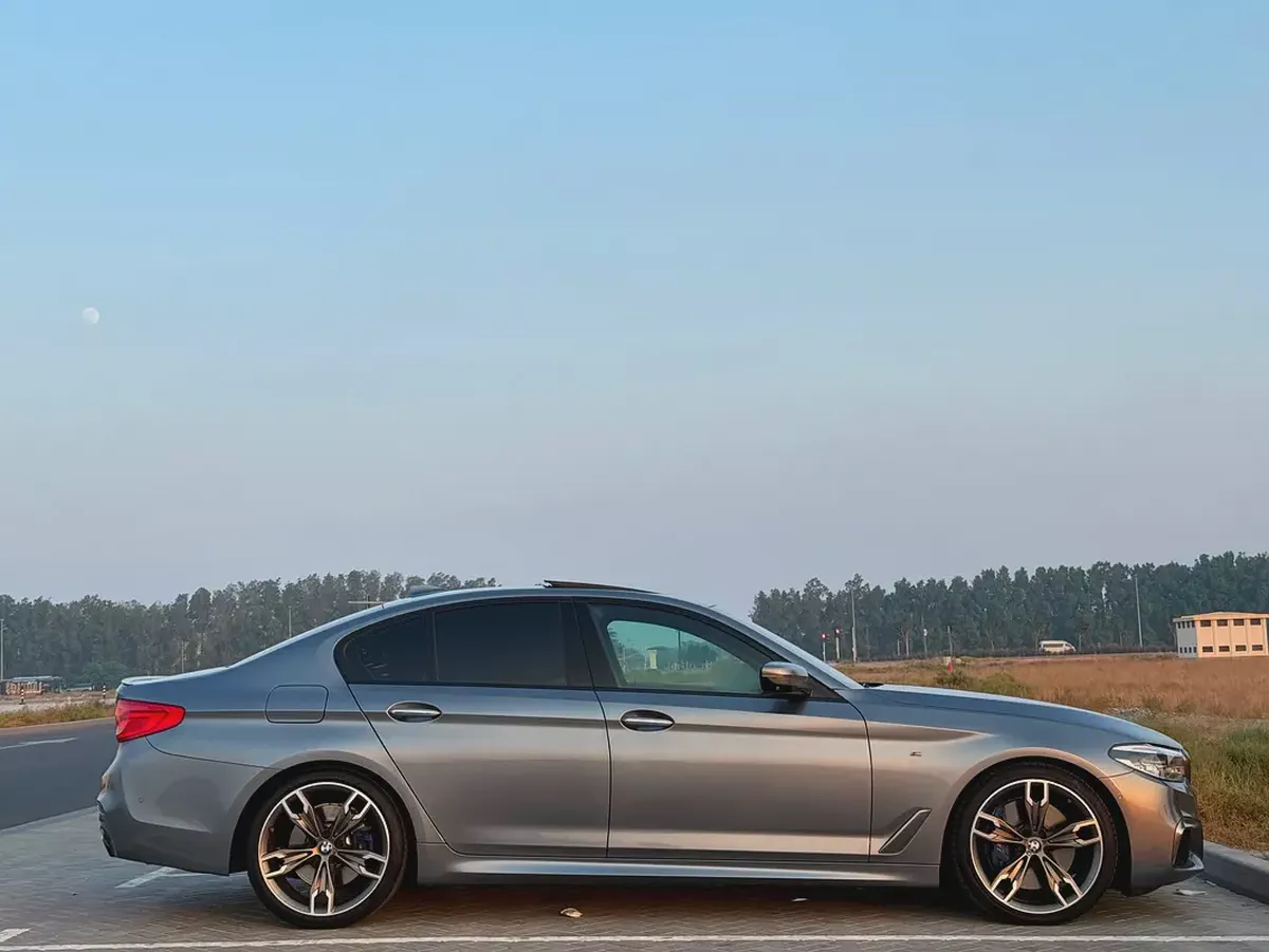 2018 BMW 5-Series 550i Executive GCC Specs-3-3