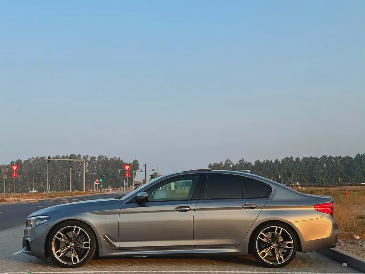 2018 BMW 5-Series 550i Executive GCC Specs-4-4
