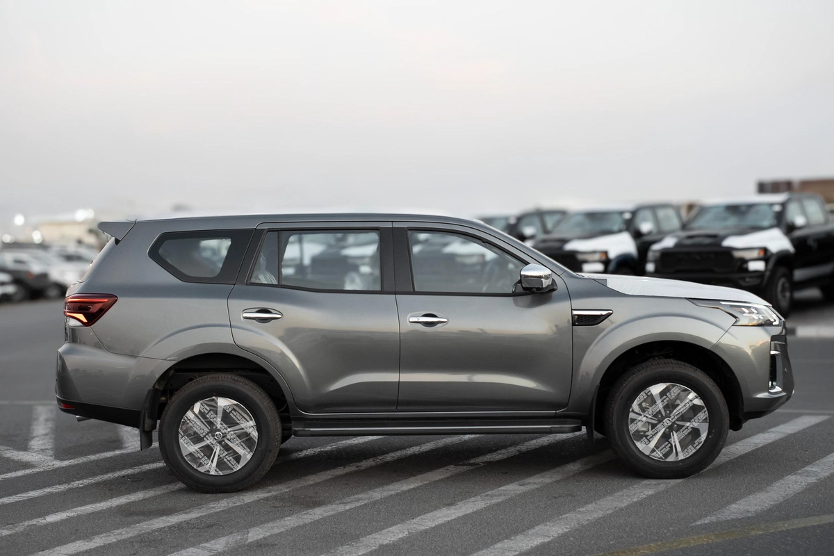 Nissan Xterra Platinum-12-12
