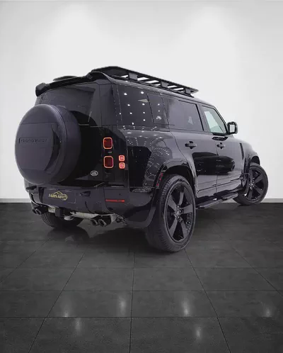 DEFENDER 110 S P300 - V4 - WITH PREMIUM ACCESSORIES IN PERFECT CONDITION-3