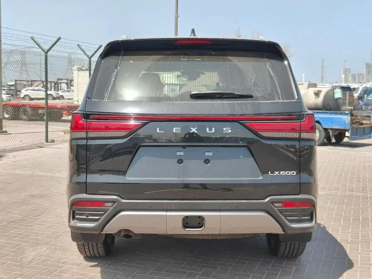 Lexus LX600 VIP LEXUS LX 600 VIP 3.5L-3-0