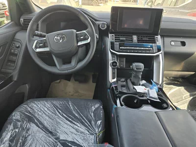 TOYOTA LC300 GXR 3.5L P 2026 – BASIC WITH SUNROOF-2
