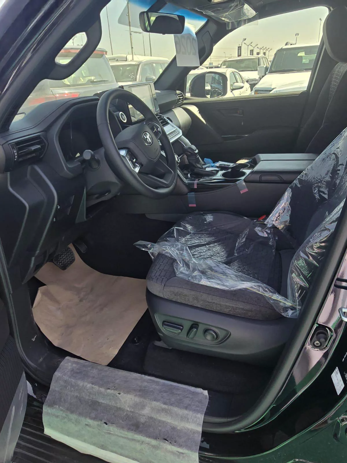 TOYOTA LC300 GXR 3.5L P 2026 – BASIC WITH SUNROOF-1-1