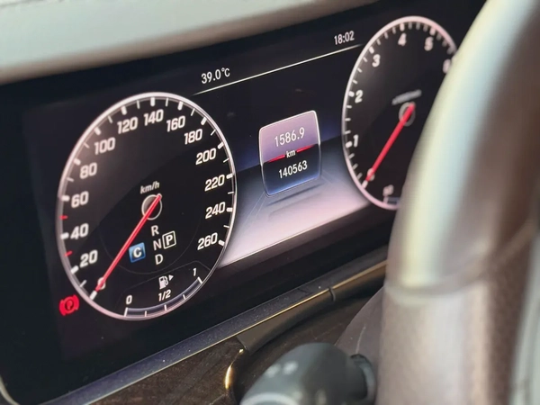 Mercedes E300, Gulf, 63 kit, in agency condition