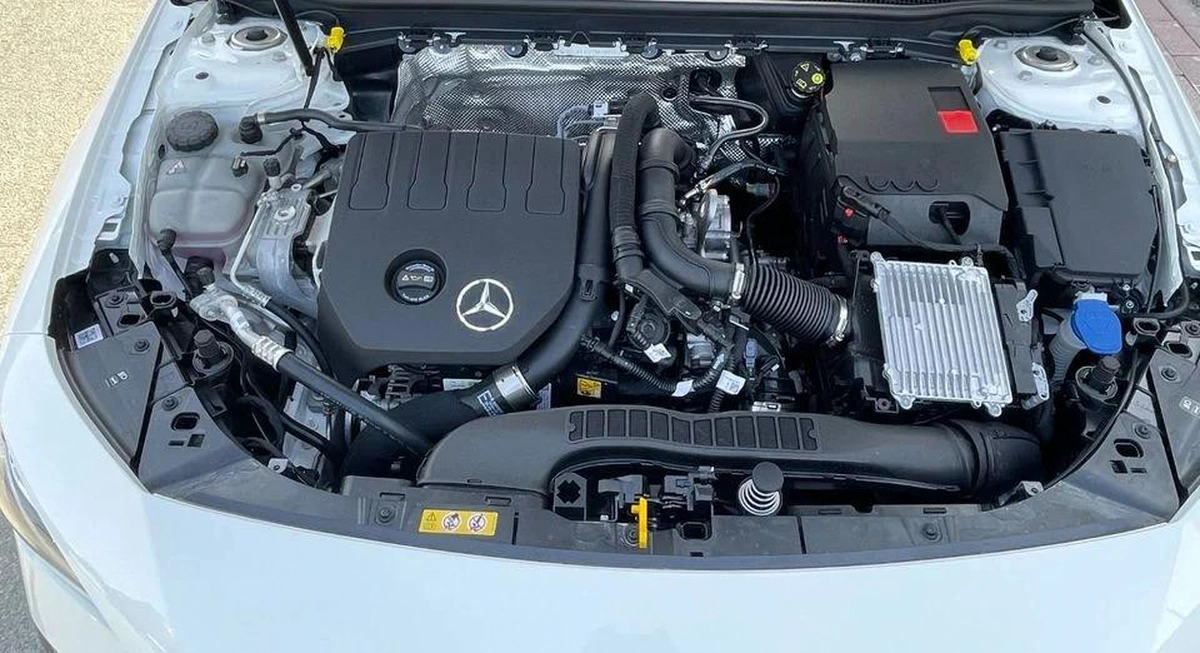 Mercedes-Benz CLA 200 1.3L COUPE -4CYL 165HP GARGASH-2-2