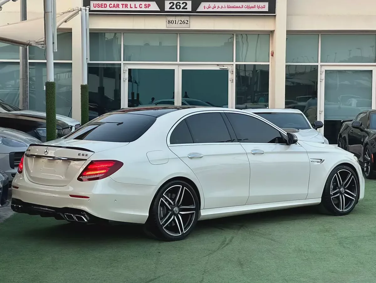 MERCEDES BENZ AMG E63 KOREAN 2018
Perfect Condition
5 buttons Full option
Full Carbon Fiber-5-5