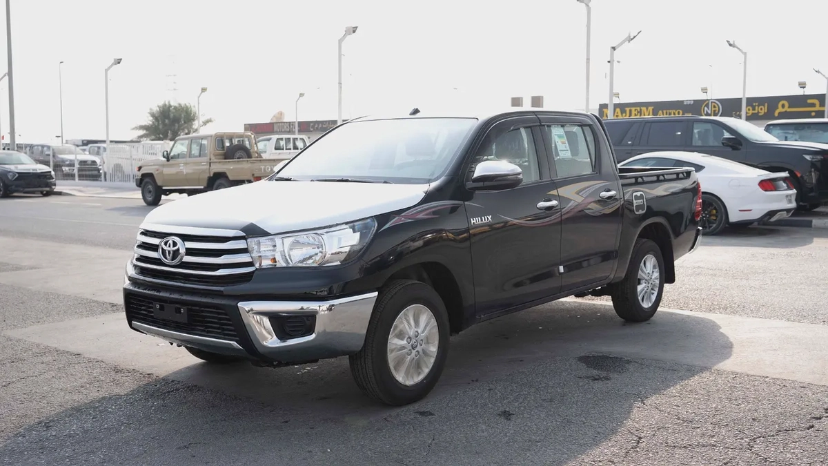2025 Toyota Hilux Double Cab DLX - GCC Specs - Brand New!