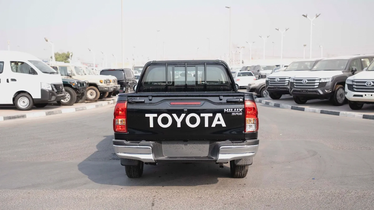 2025 Toyota Hilux Double Cab DLX - GCC Specs - Brand New!