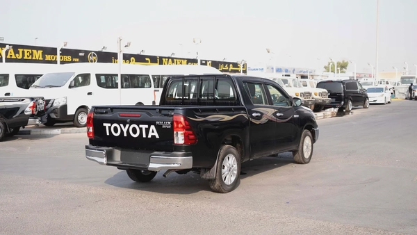 2025 Toyota Hilux Double Cab DLX - GCC Specs - Brand New!