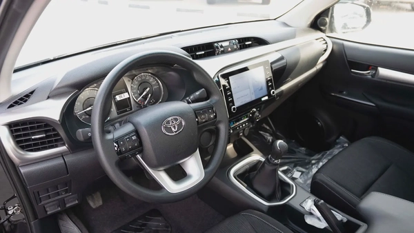 2025 Toyota Hilux Double Cab DLX - GCC Specs - Brand New!