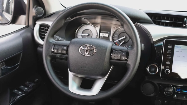 2025 Toyota Hilux Double Cab DLX - GCC Specs - Brand New!
