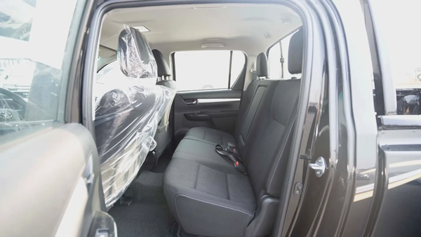 2025 Toyota Hilux Double Cab DLX - GCC Specs - Brand New!