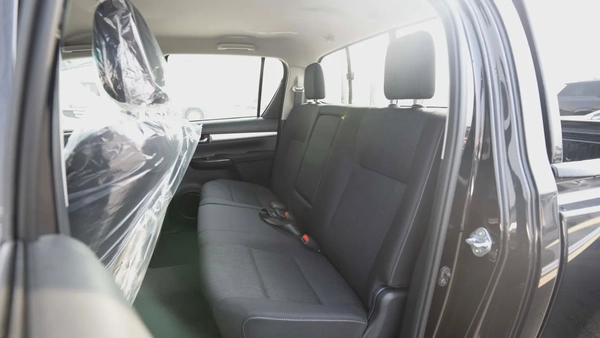 2025 Toyota Hilux Double Cab DLX - GCC Specs - Brand New!
