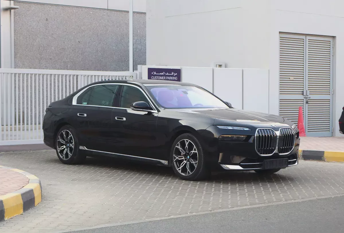 BMW 7 Series 735i Full Option - 2025 GCC - Original Paint-2-2