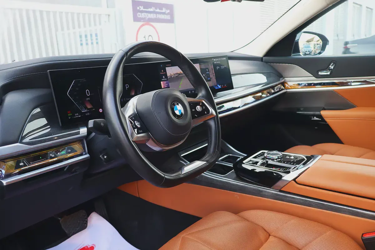 BMW 7 Series 735i Full Option - 2025 GCC - Original Paint-3-3