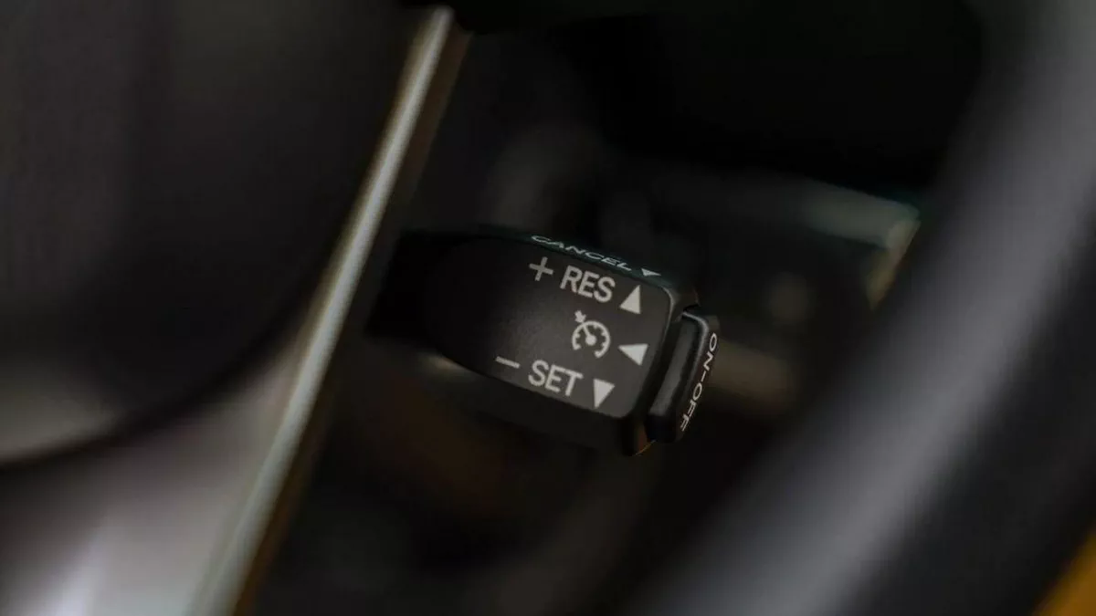 Toyota Fortuner GX2 FORTUNER 2.7L BLACK-8-0