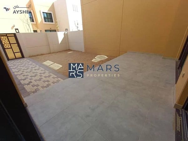 Luxurious brand new 3 bedroom villa available in sustainable city for rent just 130k