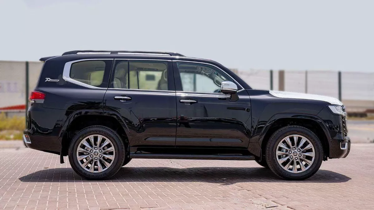 Toyota Land Cruiser VX 3.5L-3-0