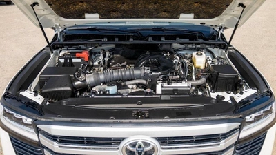 Toyota Land Cruiser VX LC300 VX 4.0P AT MY2024 – WHITE-17