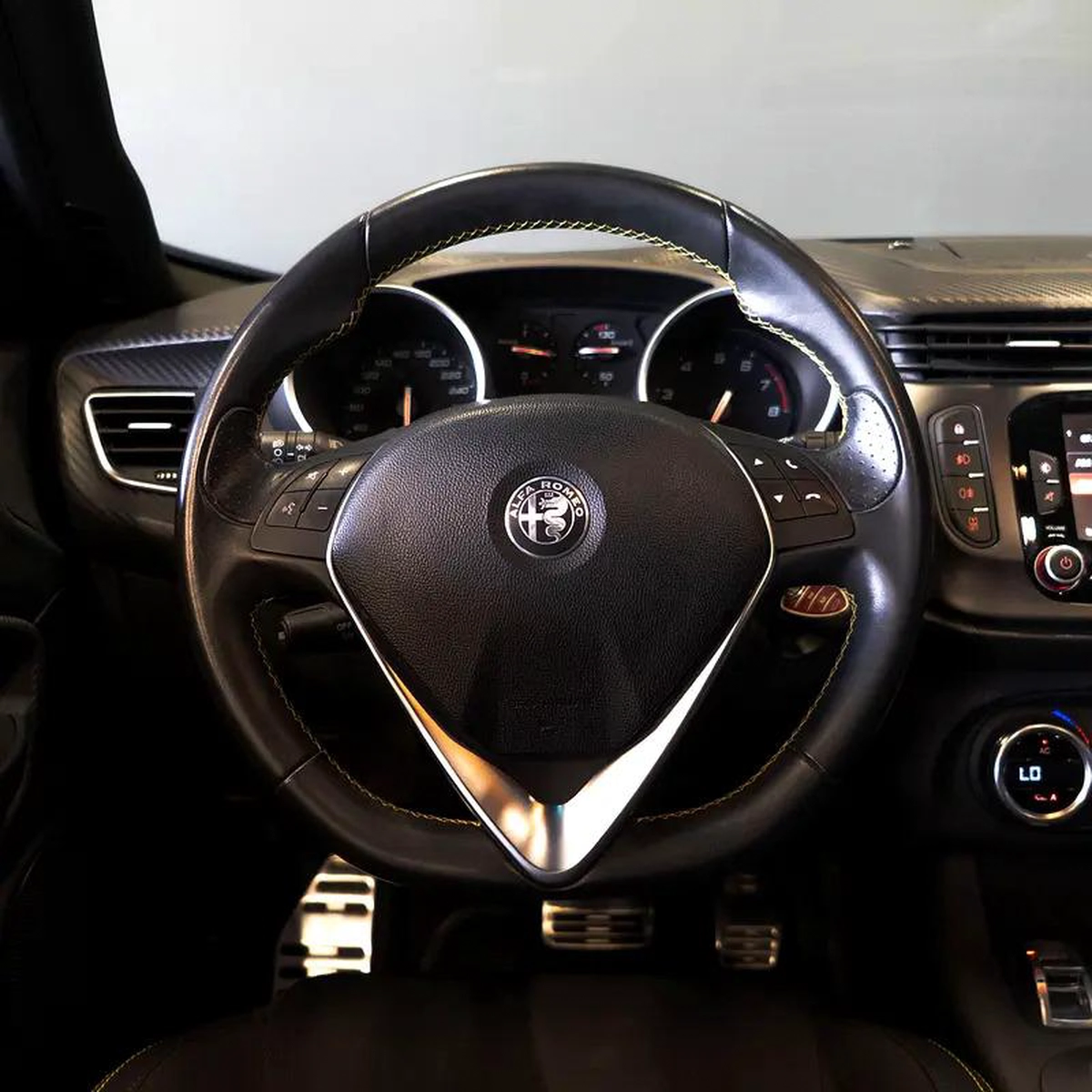 AED 669 P.M • 0% Downpayment • Alfa Romeo Giulietta Veloce • 1 Year Warranty-5-5