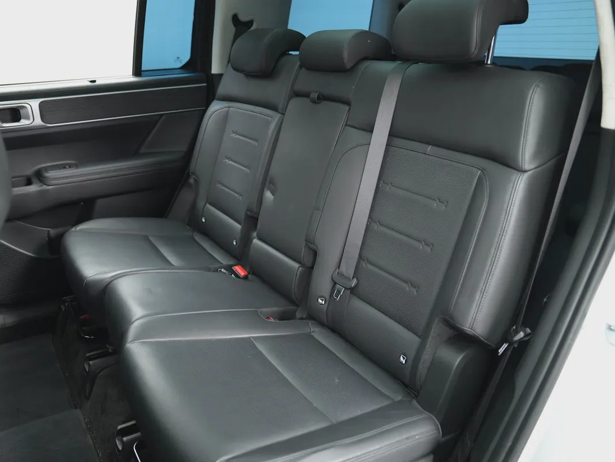 2025 Hyundai Santa Fe | GCC Specs | LOW mileage-13-13