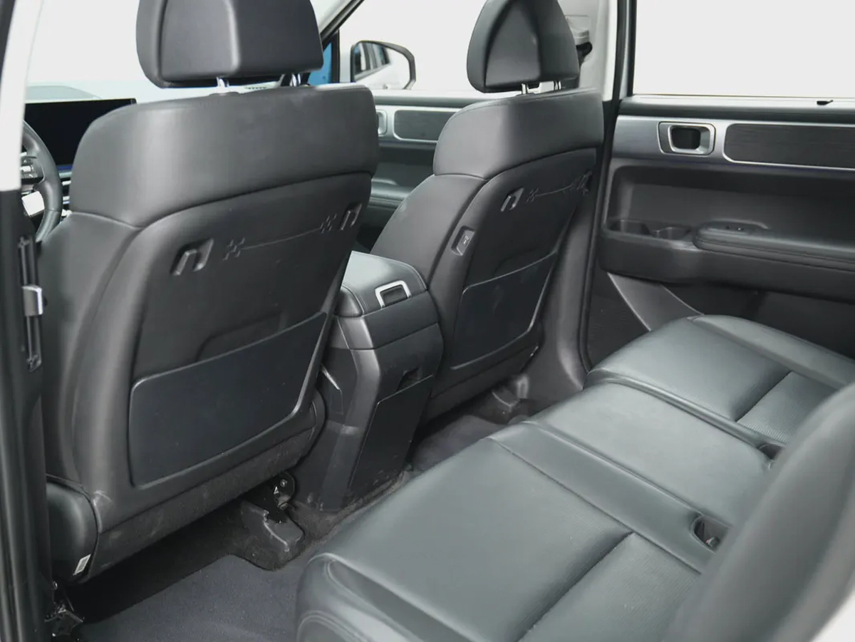 2025 Hyundai Santa Fe | GCC Specs | LOW mileage-14-14