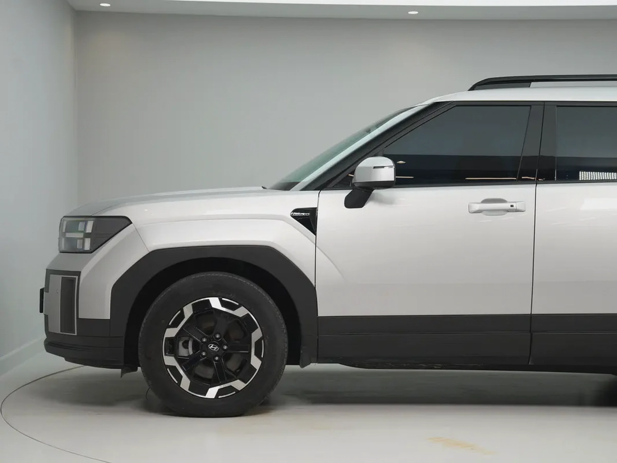 2025 Hyundai Santa Fe | GCC Specs | LOW mileage-2-2