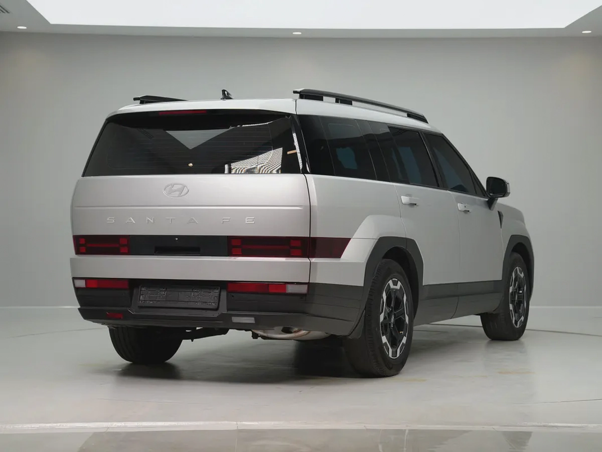 2025 Hyundai Santa Fe | GCC Specs | LOW mileage-6-6