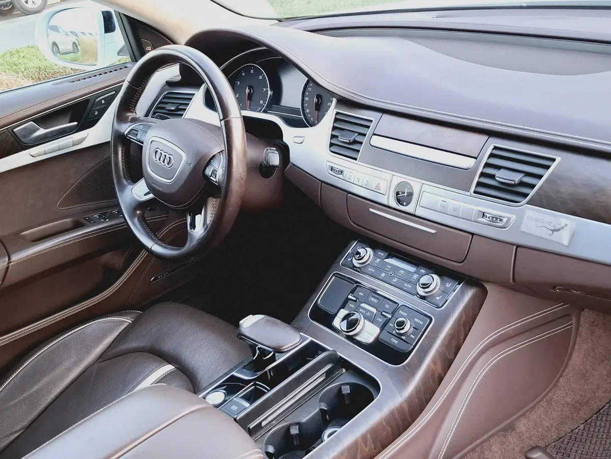 Audi A8-11-11