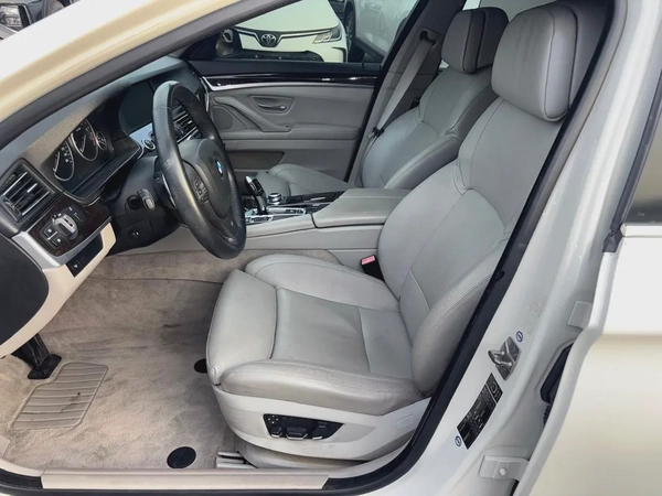 BMW 5-Series 550i 2011 - Japanese Specs