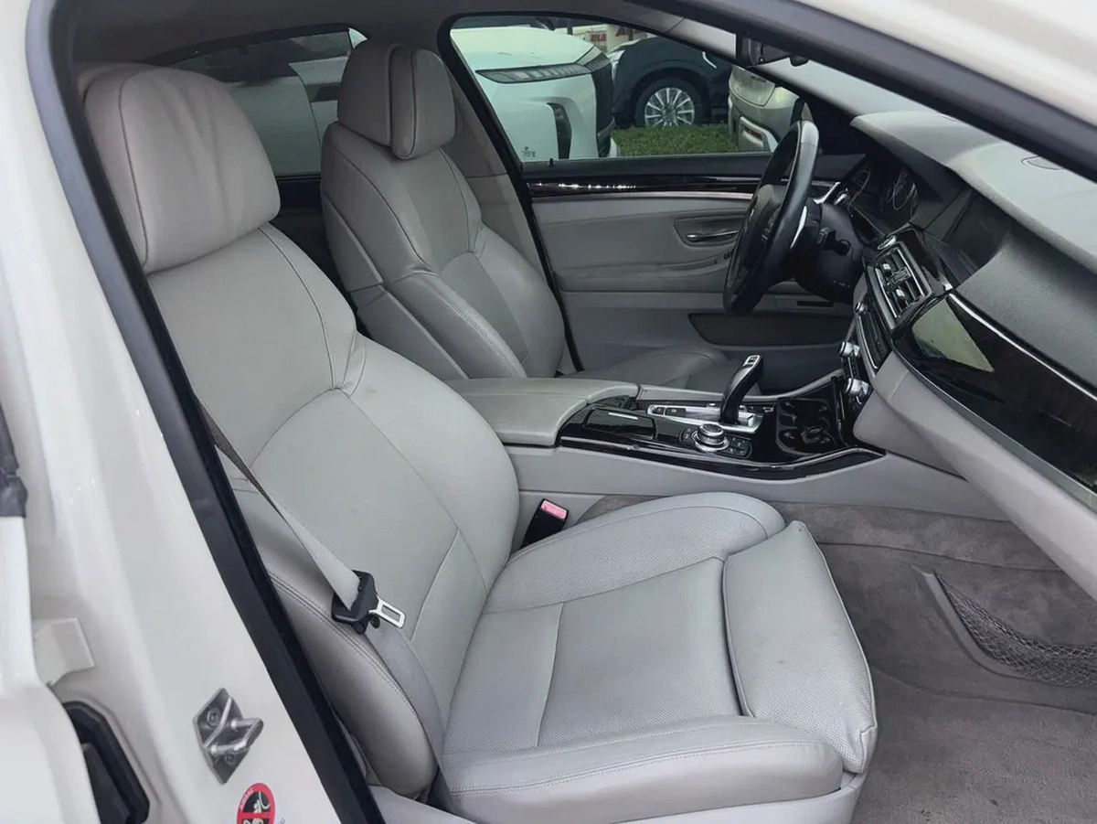 BMW 5-Series 550i 2011 - Japanese Specs-8-8