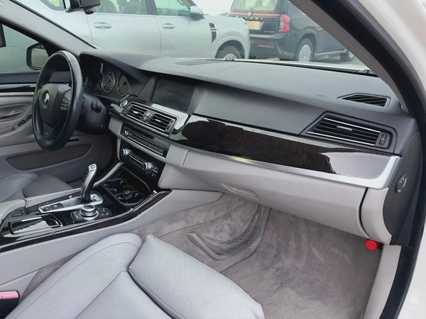 BMW 5-Series 550i 2011 - Japanese Specs