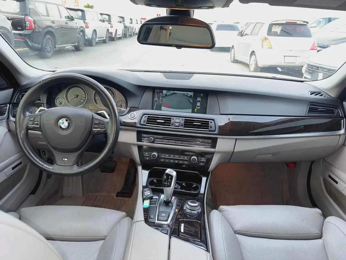 BMW 5-Series 550i 2011 - Japanese Specs-14-14