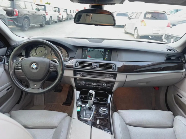 BMW 5-Series 550i 2011 - Japanese Specs