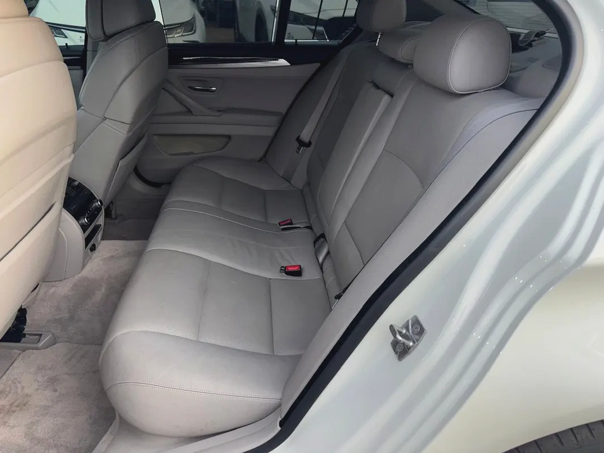 BMW 5-Series 550i 2011 - Japanese Specs-15-15