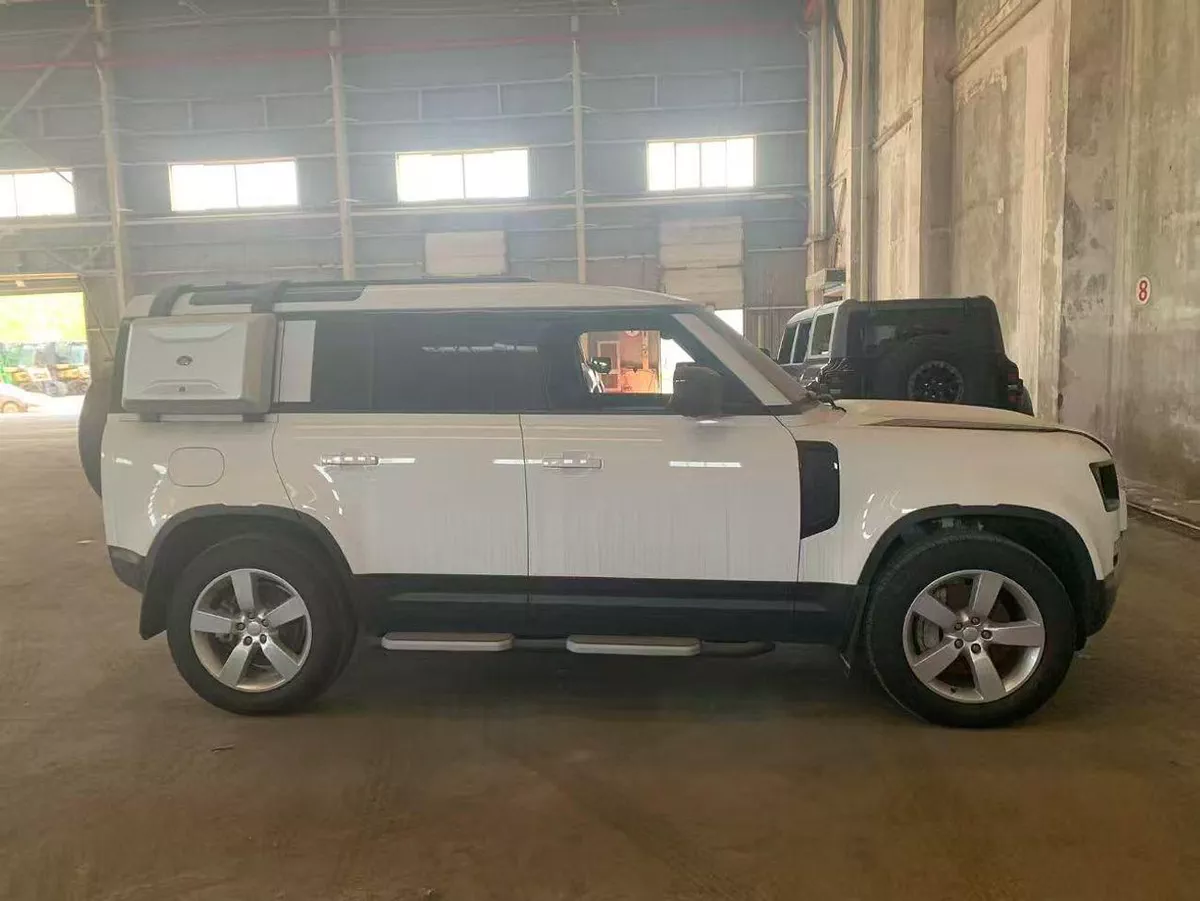 Land Rover Defender Land Rover Defender  P110- D300 – Premium Diesel 4x4 / 3.0L Inline-6 Twin Turbo Diesel / MY2024-1-0