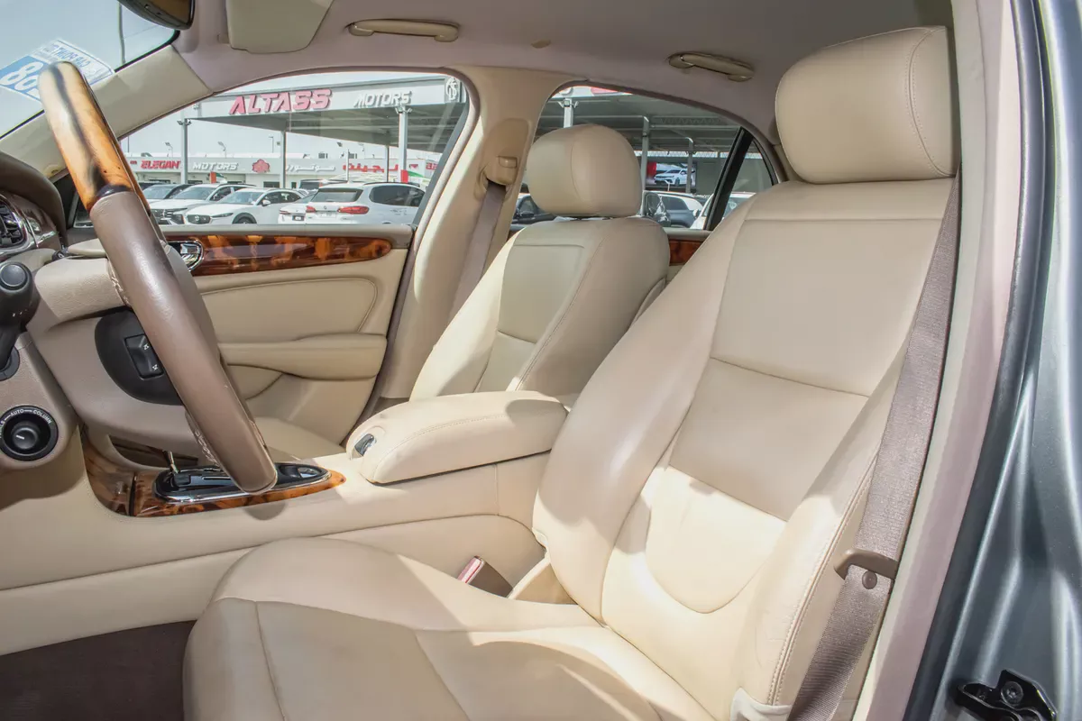 2006 - JAGUAR XJ8 - GOOD CONDITION - ONLY 43,000 KM-12-12