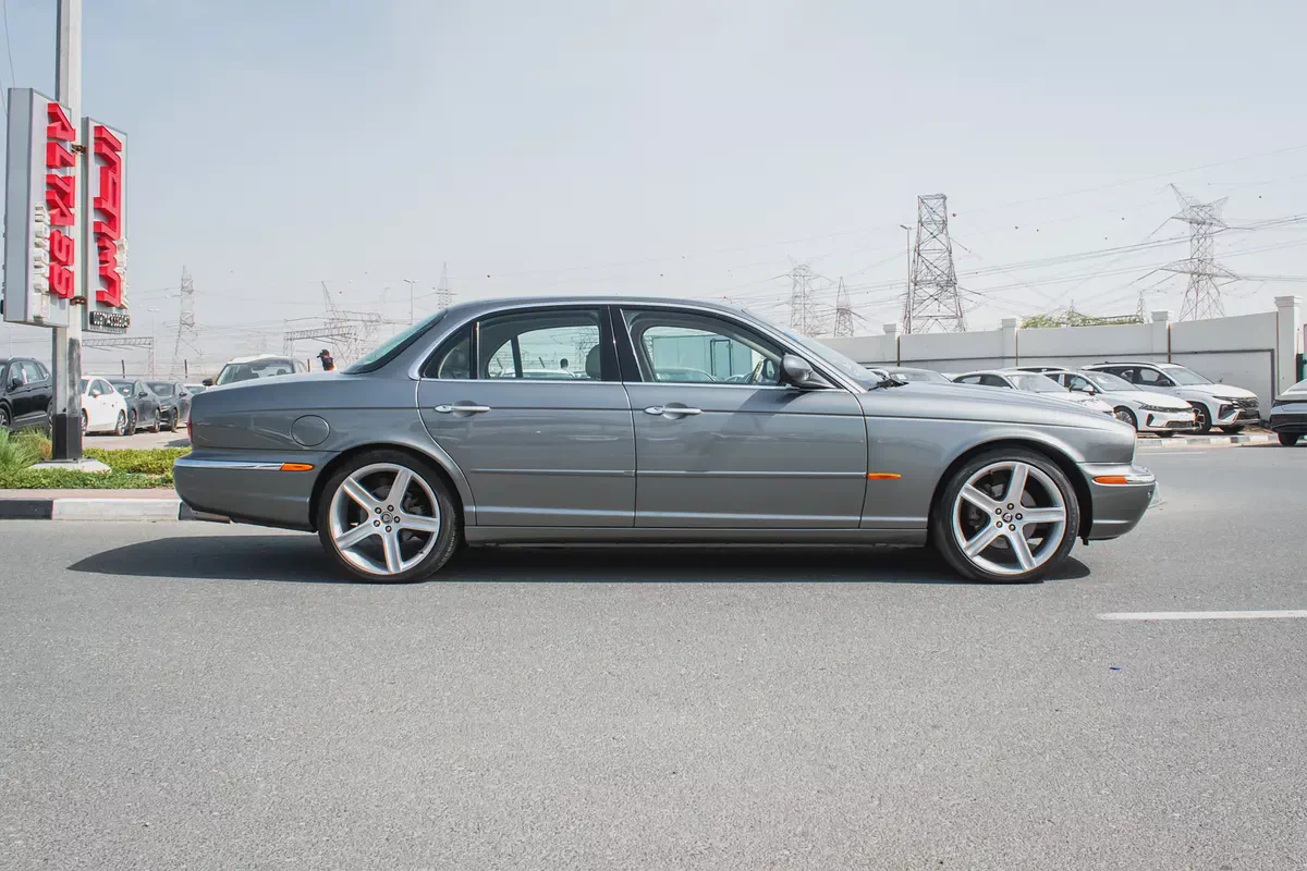 2006 - JAGUAR XJ8 - GOOD CONDITION - ONLY 43,000 KM-3-3