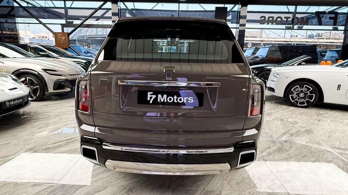 Rolls Royce Cullinan STANDARD STD Rolls Royce Cullinan Silver Badge - 2025 - Bespoke Color Edition-18-0